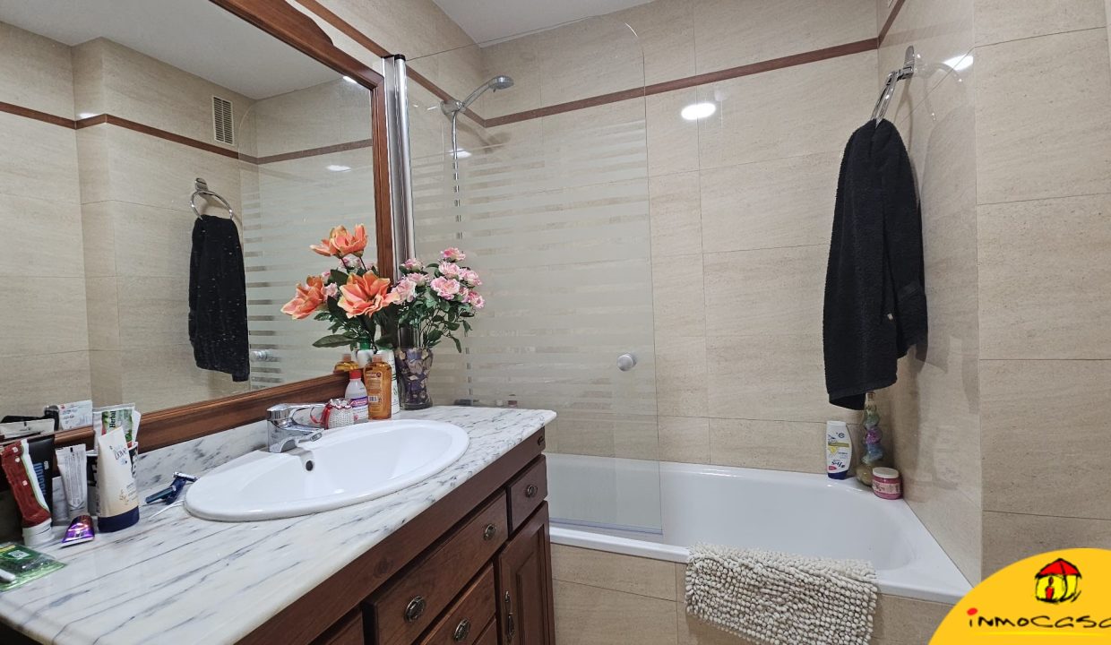 12 - Inmobiliaria - Alcala la Real - Inmocasa - Venta - Piso - Ascensor - Garaje - Trastero - Calefacción gas - Orientación Suroeste - Luminoso - Vistas - Equipado - Aire