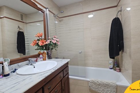 12 - Inmobiliaria - Alcala la Real - Inmocasa - Venta - Piso - Ascensor - Garaje - Trastero - Calefacción gas - Orientación Suroeste - Luminoso - Vistas - Equipado - Aire