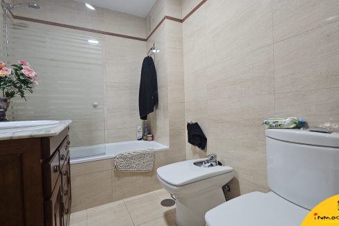 13 - Inmobiliaria - Alcala la Real - Inmocasa - Venta - Piso - Ascensor - Garaje - Trastero - Calefacción gas - Orientación Suroeste - Luminoso - Vistas - Equipado - Aire