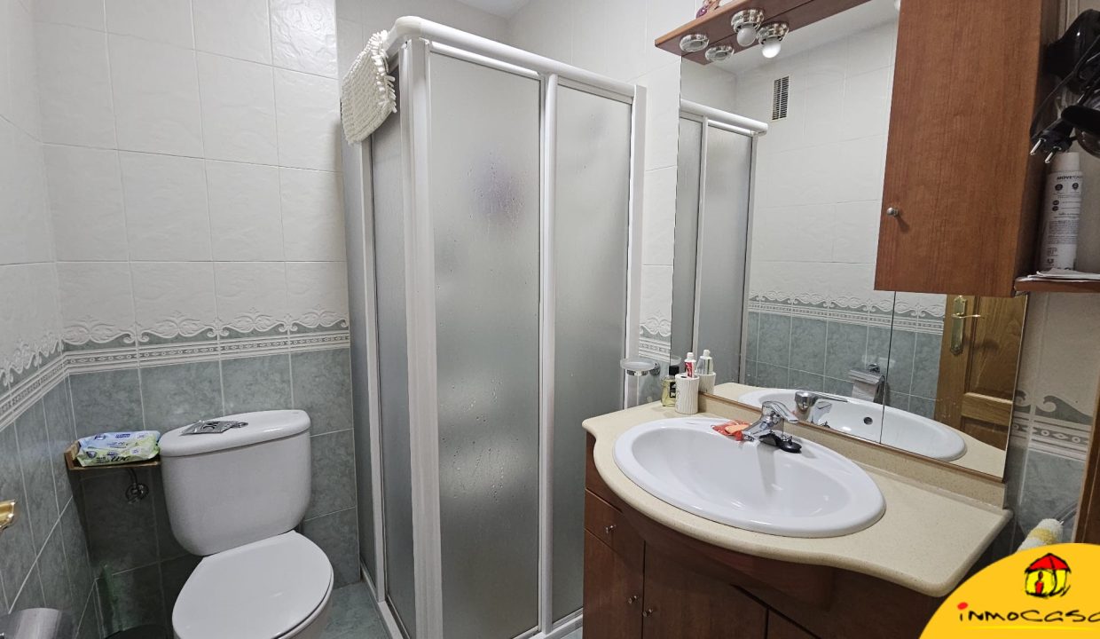 18 - Inmobiliaria - Alcala la Real - Inmocasa - Venta - Piso - Ascensor - Garaje - Trastero - Calefacción gas - Orientación Suroeste - Luminoso - Vistas - Equipado - Aire