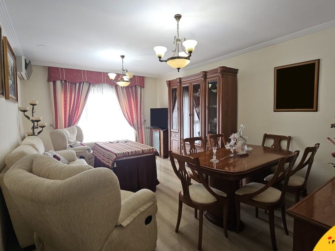 Inmobiliaria - Alcala la Real - Inmocasa - Venta - Piso - Ascensor - Garaje - Trastero - Calefacción gas - Orientación Suroeste - Luminoso - Vistas - Equipado - Aire