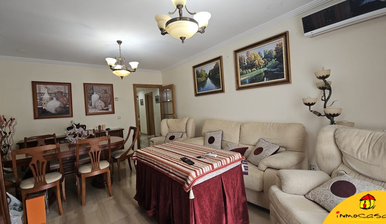 4 - Inmobiliaria - Alcala la Real - Inmocasa - Venta - Piso - Ascensor - Garaje - Trastero - Calefacción gas - Orientación Suroeste - Luminoso - Vistas - Equipado - Aire