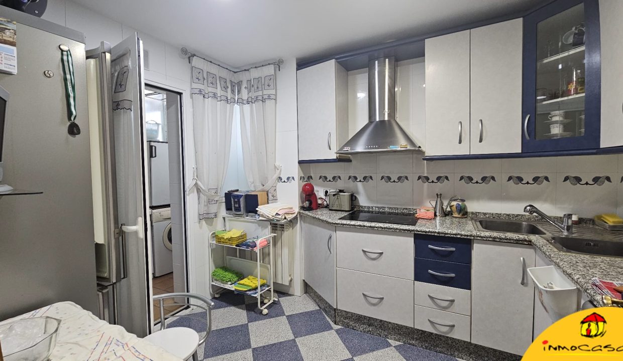 6 - Inmobiliaria - Alcala la Real - Inmocasa - Venta - Piso - Ascensor - Garaje - Trastero - Calefacción gas - Orientación Suroeste - Luminoso - Vistas - Equipado - Aire