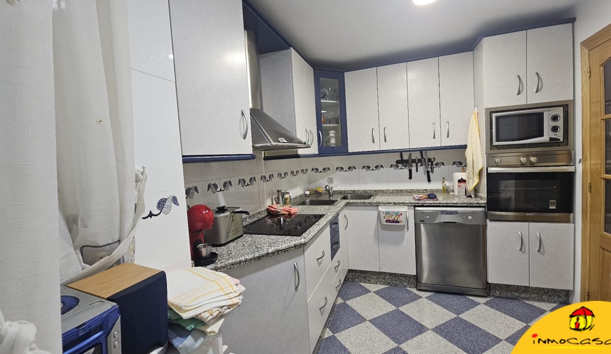 7 - Inmobiliaria - Alcala la Real - Inmocasa - Venta - Piso - Ascensor - Garaje - Trastero - Calefacción gas - Orientación Suroeste - Luminoso - Vistas - Equipado - Aire