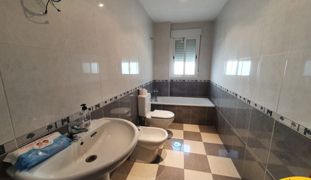 9 - Inmobiliaria - Alcala la Real - Inmocasa - Alquiler - Piso - Zona Tejuela - Amueblado - Ascensor - Garaje - Calefacción gas - Aire acondicionado - Vistas