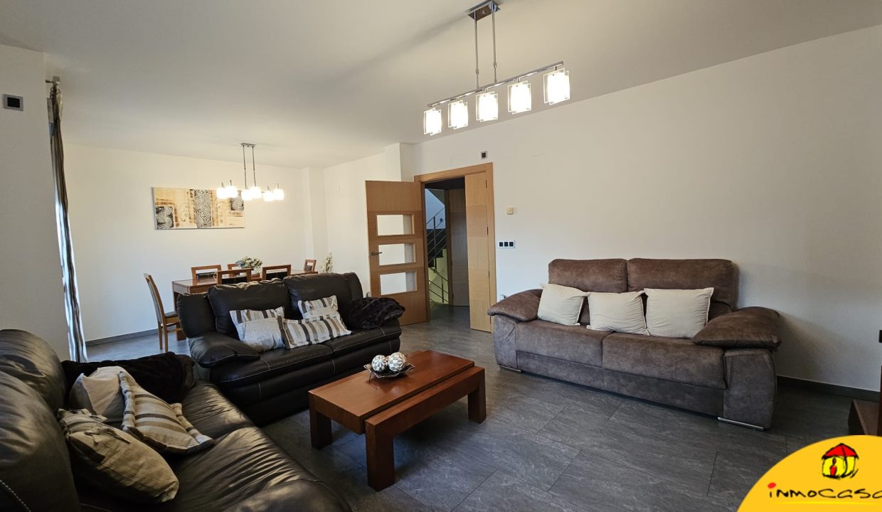 11 - Inmobiliaria - Alcala la Real - Inmocasa - Venta - Casa - Cauchil - Cochera - Cocinón - Chimenea - Terraza - Vistas - Orientación Suroeste - Calefacción gasoil