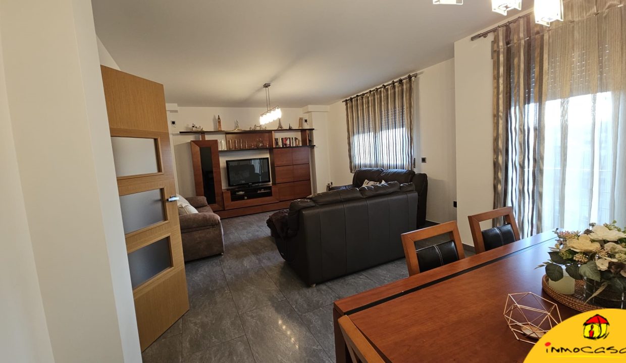 12 - Inmobiliaria - Alcala la Real - Inmocasa - Venta - Casa - Cauchil - Cochera - Cocinón - Chimenea - Terraza - Vistas - Orientación Suroeste - Calefacción gasoil