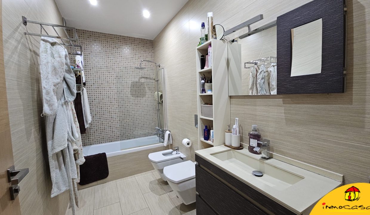 15 - Inmobiliaria - Alcala la Real - Inmocasa - Venta - Casa - Cauchil - Cochera - Cocinón - Chimenea - Terraza - Vistas - Orientación Suroeste - Calefacción gasoil