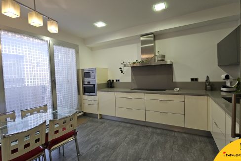 16 - Inmobiliaria - Alcala la Real - Inmocasa - Venta - Casa - Cauchil - Cochera - Cocinón - Chimenea - Terraza - Vistas - Orientación Suroeste - Calefacción gasoil