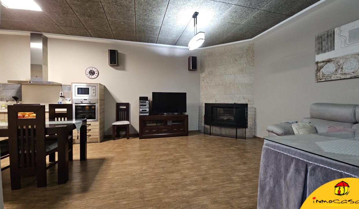 4 - Inmobiliaria - Alcala la Real - Inmocasa - Venta - Casa - Cauchil - Cochera - Cocinón - Chimenea - Terraza - Vistas - Orientación Suroeste - Calefacción gasoil