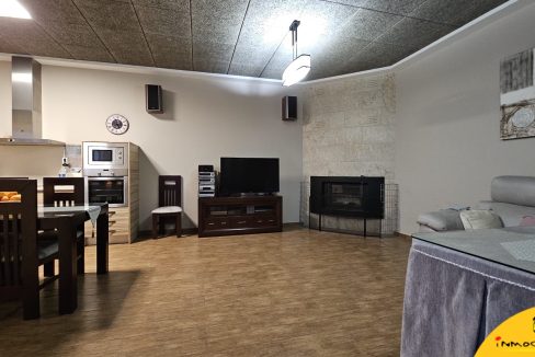 4 - Inmobiliaria - Alcala la Real - Inmocasa - Venta - Casa - Cauchil - Cochera - Cocinón - Chimenea - Terraza - Vistas - Orientación Suroeste - Calefacción gasoil