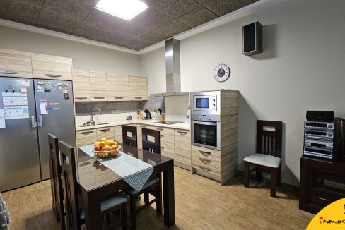 5 - Inmobiliaria - Alcala la Real - Inmocasa - Venta - Casa - Cauchil - Cochera - Cocinón - Chimenea - Terraza - Vistas - Orientación Suroeste - Calefacción gasoil