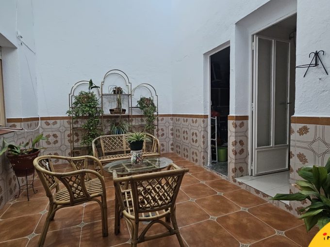 Inmobiliaria - Alcala la Real - Inmocasa - Venta - Casa - Zona Safa - Cochera cerrada - Patio - Terraza - Vista a La Mota - Orientación Suroeste