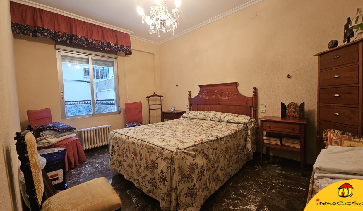 15 - Inmobiliaria - Alcalá la Real - Inmocasa - Venta - Piso - Paseo de los Álamos - Vistas a La Mota - Ascensor - Garaje en Parking - Calefacción gas - Amueblad