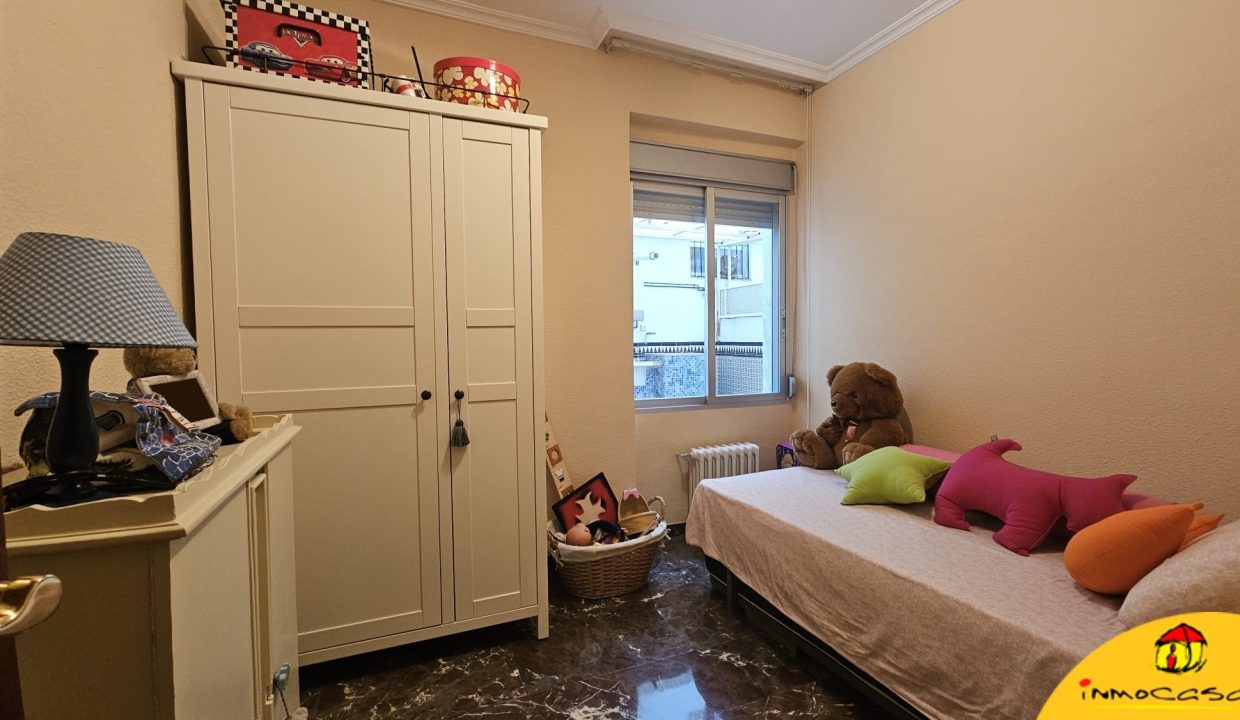 18 - Inmobiliaria - Alcalá la Real - Inmocasa - Venta - Piso - Paseo de los Álamos - Vistas a La Mota - Ascensor - Garaje en Parking - Calefacción gas - Amueblad