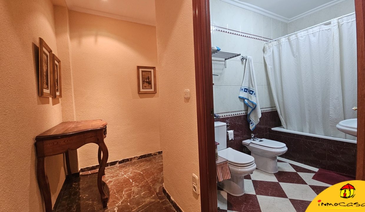 20 - Inmobiliaria - Alcalá la Real - Inmocasa - Venta - Piso - Paseo de los Álamos - Vistas a La Mota - Ascensor - Garaje en Parking - Calefacción gas - Amueblad