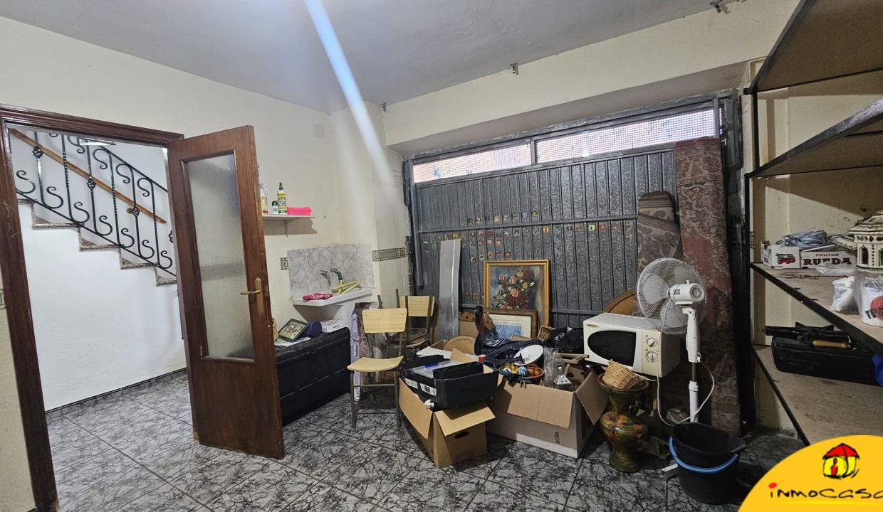 1 - Inmobiliaria - Alcala la Real - Inmocasa - Venta - Casa - Avda. Iberoamérica - Cochera - Patio - Terraza - Amueblada - Aire acondicionado