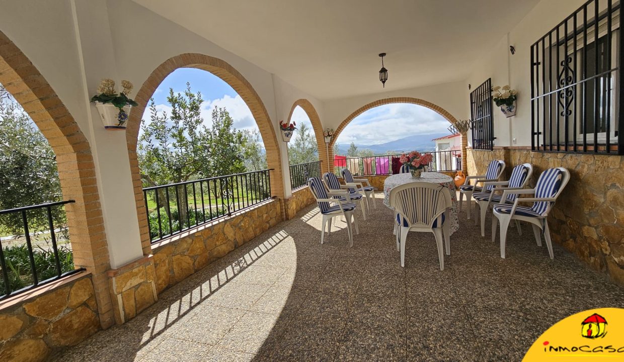 1 - Inmobiliaria - Alcala la Real - Inmocasa - Venta - Chalet - La Rabita - Olivos - Porche - Cochera - Chimenea - Barbacoa - Amueblada