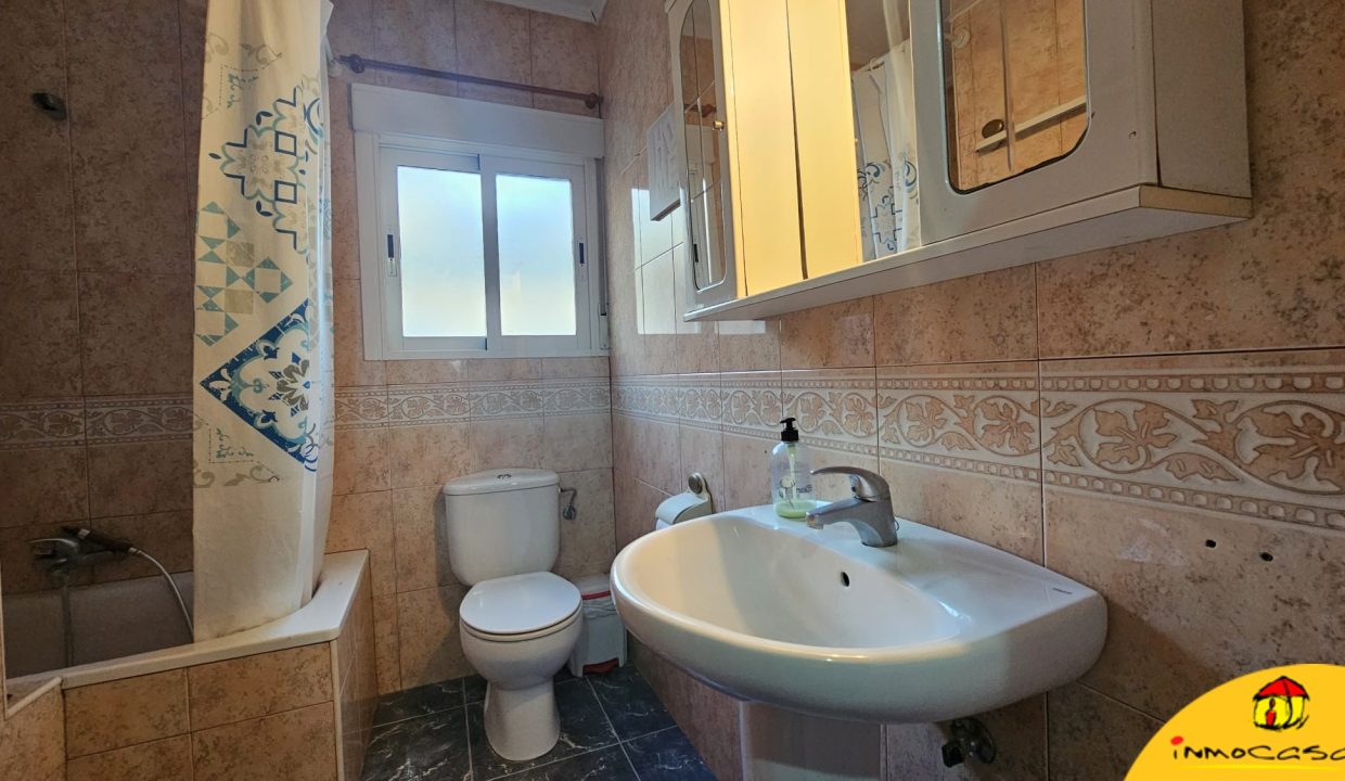 10 - Inmobiliaria - Alcala la Real - Inmocasa - Venta - Casa - Avda. Iberoamérica - Cochera - Patio - Terraza - Amueblada - Aire acondicionado