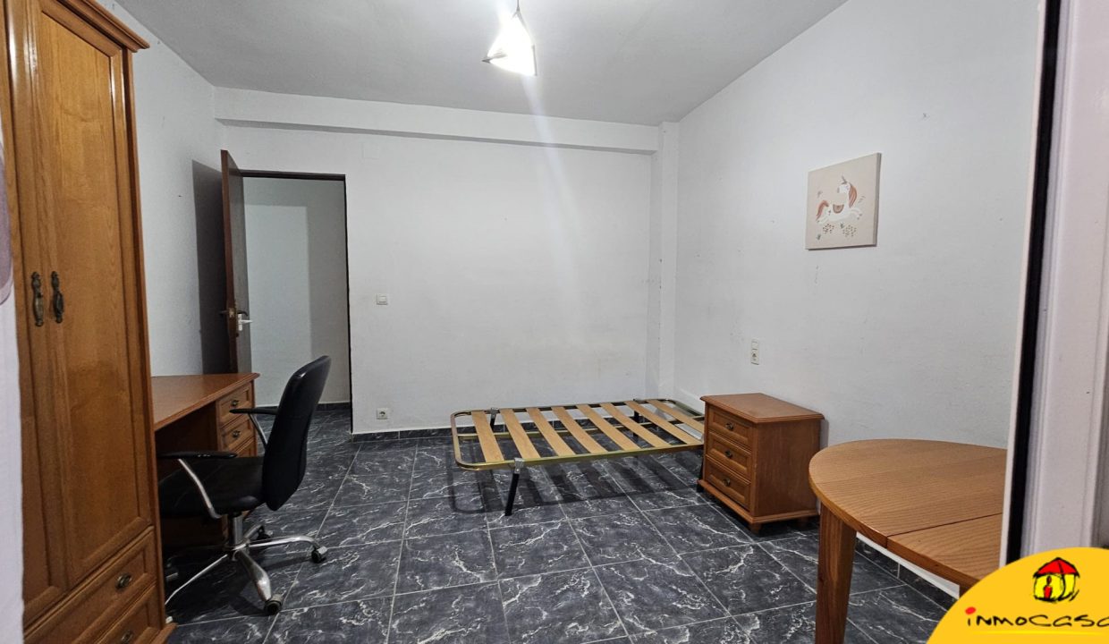 13 - Inmobiliaria - Alcala la Real - Inmocasa - Venta - Casa - Avda. Iberoamérica - Cochera - Patio - Terraza - Amueblada - Aire acondicionado