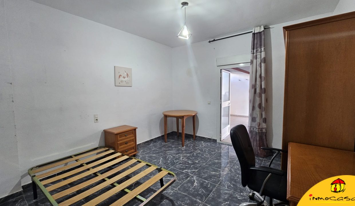 14 - Inmobiliaria - Alcala la Real - Inmocasa - Venta - Casa - Avda. Iberoamérica - Cochera - Patio - Terraza - Amueblada - Aire acondicionado