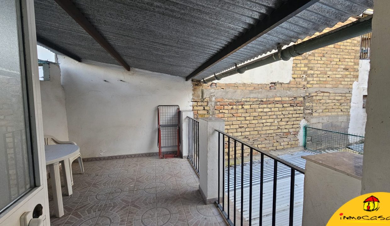 15 - Inmobiliaria - Alcala la Real - Inmocasa - Venta - Casa - Avda. Iberoamérica - Cochera - Patio - Terraza - Amueblada - Aire acondicionado