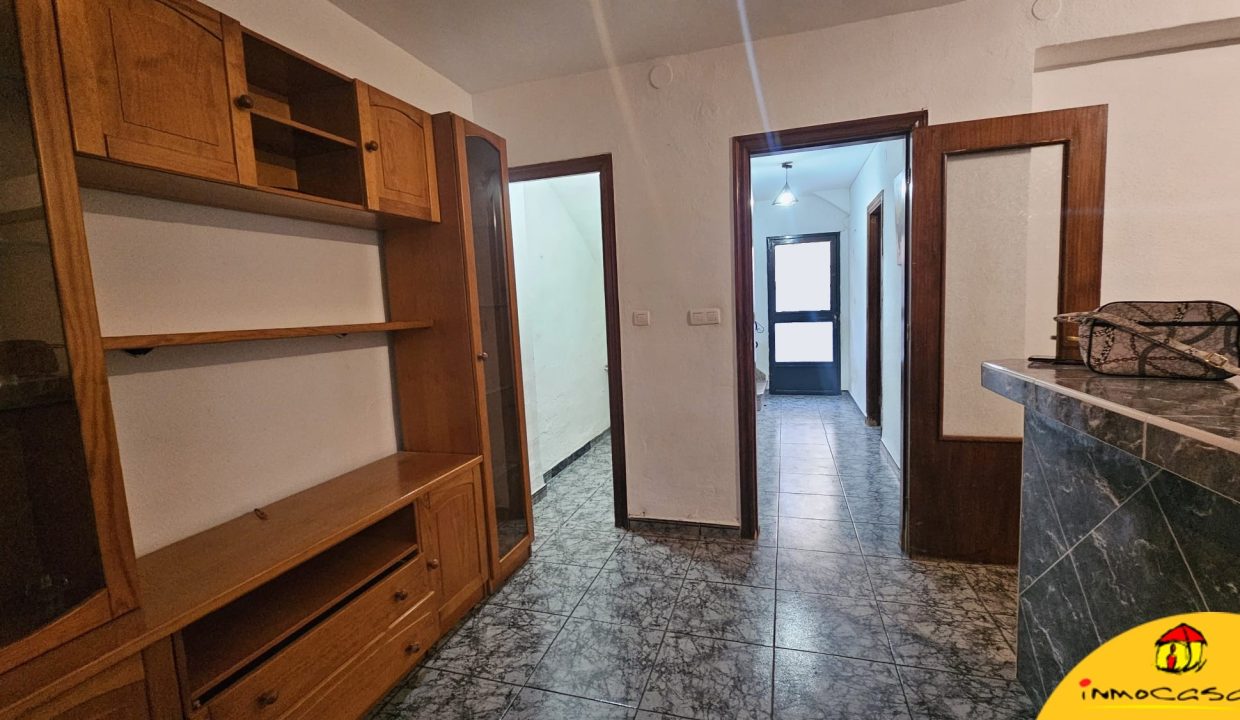 2 - Inmobiliaria - Alcala la Real - Inmocasa - Venta - Casa - Avda. Iberoamérica - Cochera - Patio - Terraza - Amueblada - Aire acondicionado