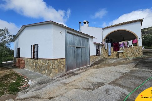 2 - Inmobiliaria - Alcala la Real - Inmocasa - Venta - Chalet - La Rabita - Olivos - Porche - Cochera - Chimenea - Barbacoa - Amueblada
