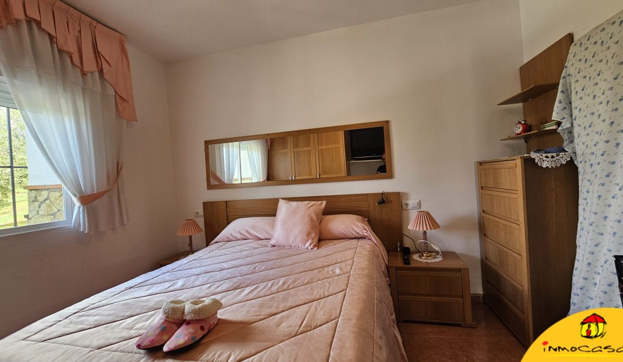 20 - Inmobiliaria - Alcala la Real - Inmocasa - Venta - Chalet - La Rabita - Olivos - Porche - Cochera - Chimenea - Barbacoa - Amueblada