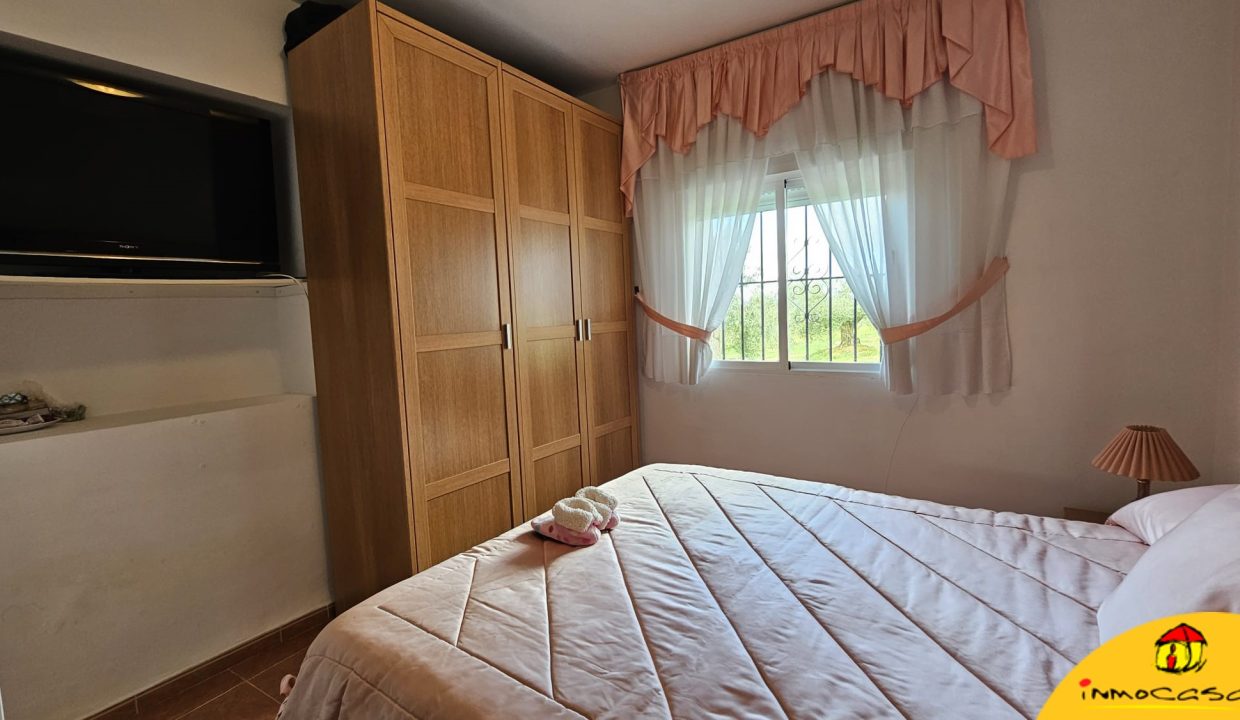 21 - Inmobiliaria - Alcala la Real - Inmocasa - Venta - Chalet - La Rabita - Olivos - Porche - Cochera - Chimenea - Barbacoa - Amueblada