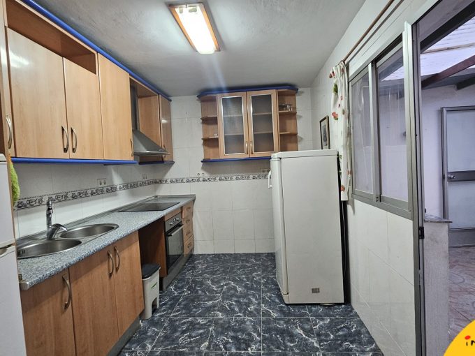 Inmobiliaria - Alcala la Real - Inmocasa - Venta - Casa - Avda. Iberoamérica - Cochera - Patio - Terraza - Amueblada - Aire acondicionado