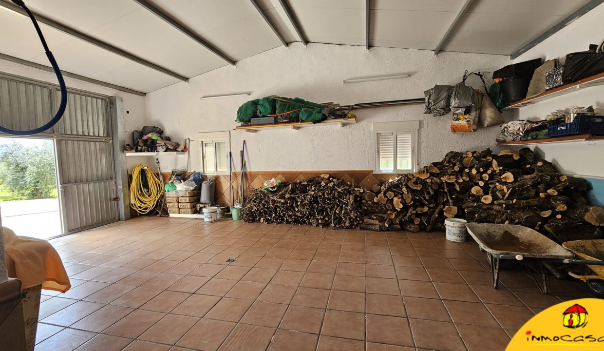 5 - Inmobiliaria - Alcala la Real - Inmocasa - Venta - Chalet - La Rabita - Olivos - Porche - Cochera - Chimenea - Barbacoa - Amueblada