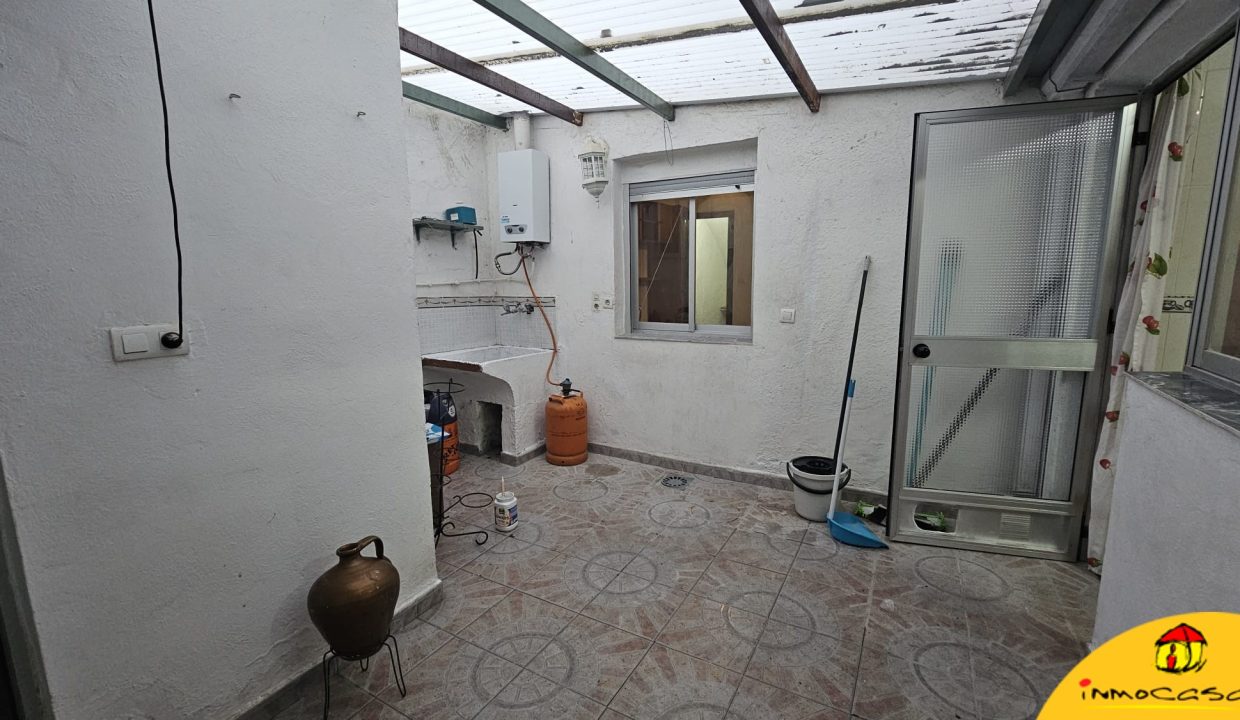 6 - Inmobiliaria - Alcala la Real - Inmocasa - Venta - Casa - Avda. Iberoamérica - Cochera - Patio - Terraza - Amueblada - Aire acondicionado