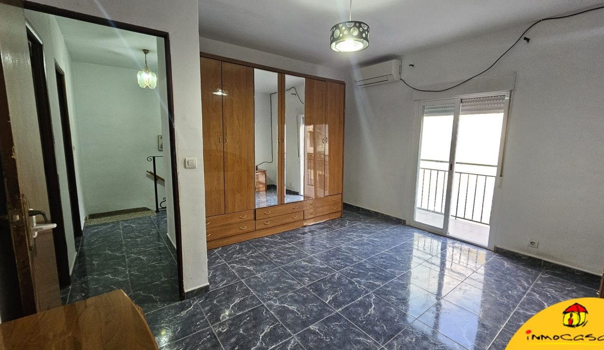 8 - Inmobiliaria - Alcala la Real - Inmocasa - Venta - Casa - Avda. Iberoamérica - Cochera - Patio - Terraza - Amueblada - Aire acondicionado
