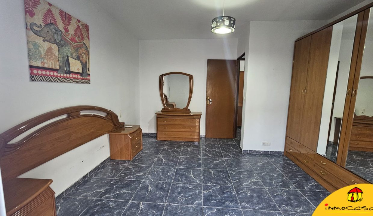 9 - Inmobiliaria - Alcala la Real - Inmocasa - Venta - Casa - Avda. Iberoamérica - Cochera - Patio - Terraza - Amueblada - Aire acondicionado